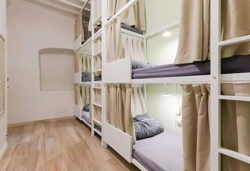 ユースホステル Backpackers House Antibes