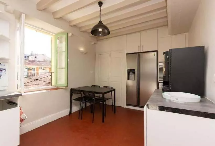 ユースホステル Backpackers House Antibes