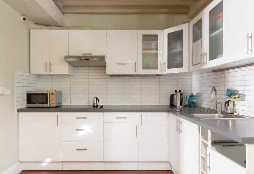 هاستل Backpackers House Antibes