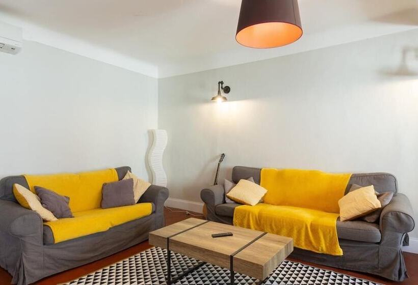 هاستل Backpackers House Antibes