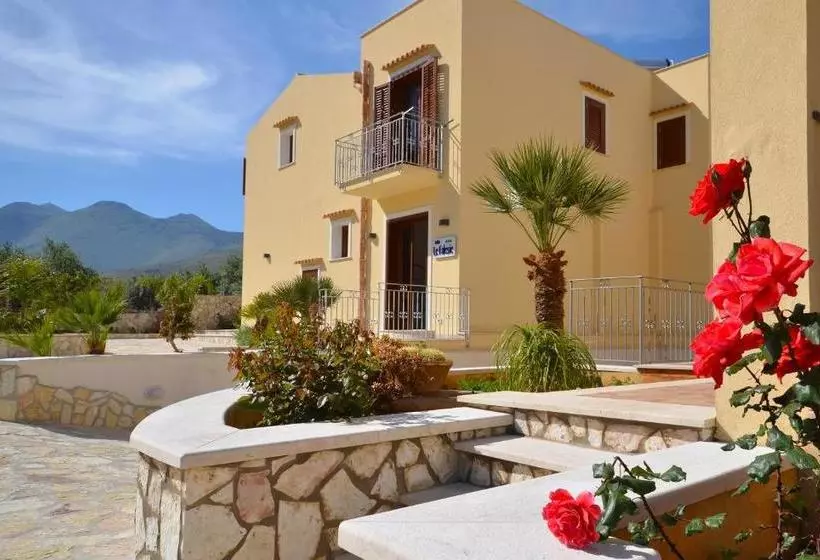 ベッドアンドブレックファースト Le Falesie Di Castelluzzo