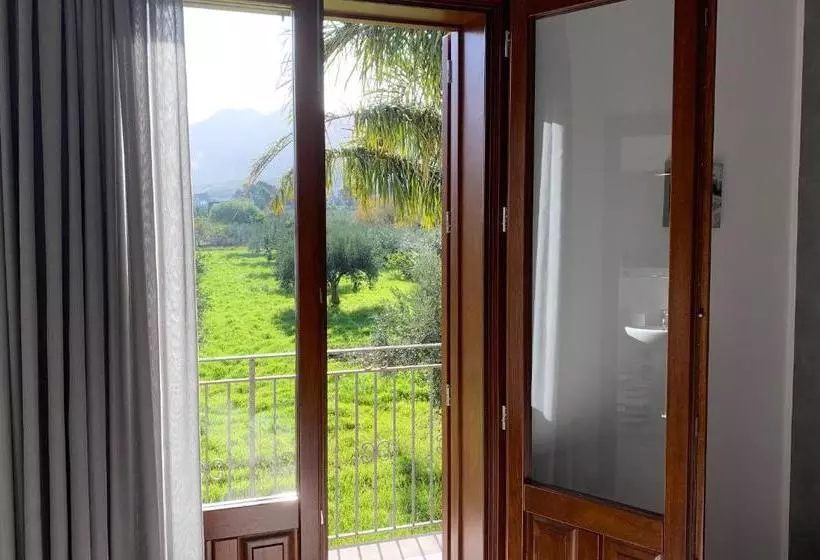 ベッドアンドブレックファースト Le Falesie Di Castelluzzo