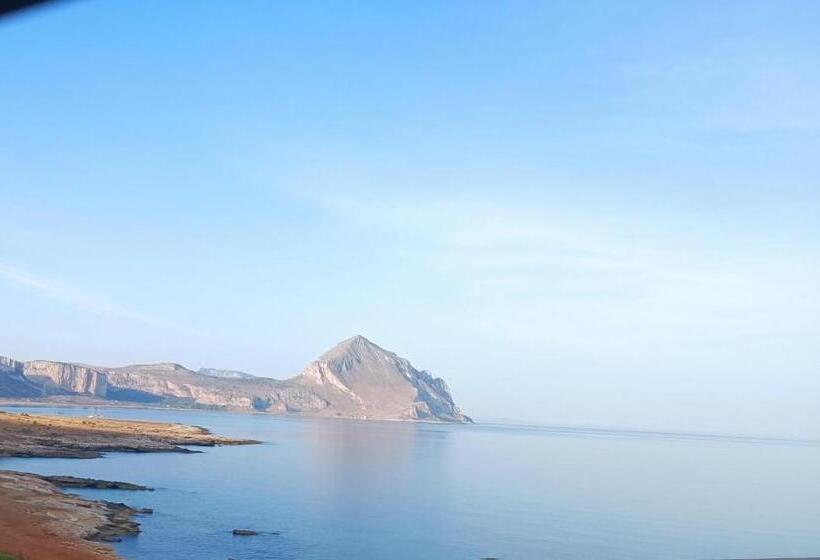 مبيت وإفطار Le Falesie Di Castelluzzo