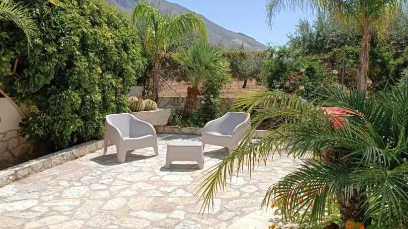 ベッドアンドブレックファースト Le Falesie Di Castelluzzo