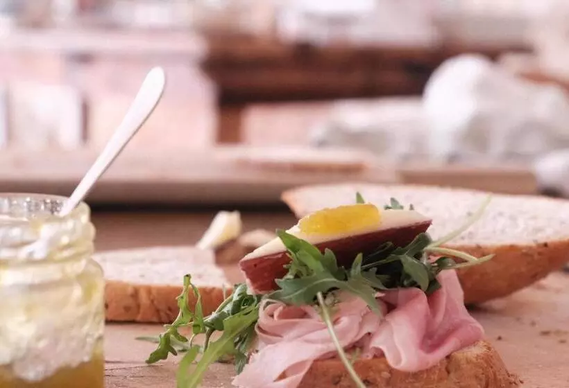 Aamiaismajoitus (B&B) Tenuta Agriturismo La Borina