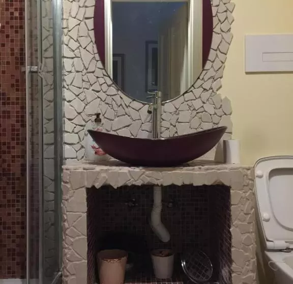 تختخواب و صبحانه The Incantation Guest House