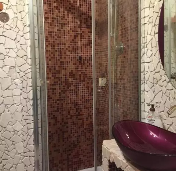 تختخواب و صبحانه The Incantation Guest House