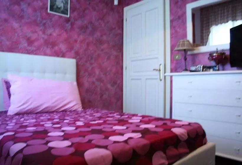 تختخواب و صبحانه The Incantation Guest House