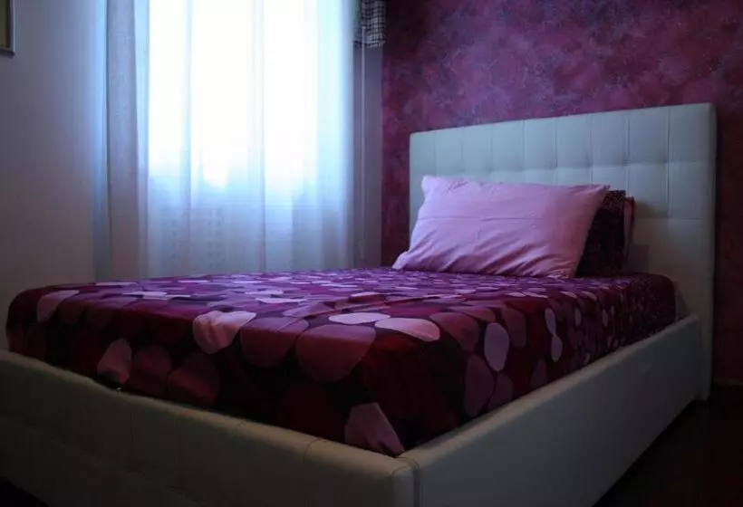 تختخواب و صبحانه The Incantation Guest House