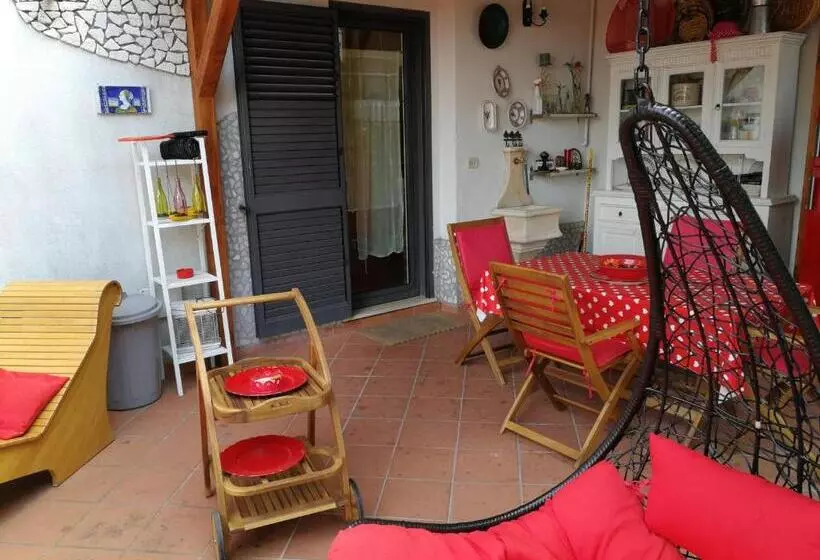 تختخواب و صبحانه The Incantation Guest House