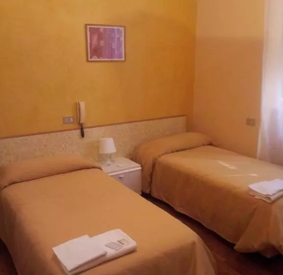 ホテル Albergo Tarsia