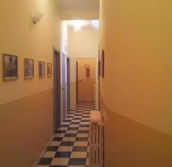 ホテル Albergo Tarsia