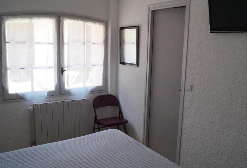 هتل Hôtel Les Mimosas