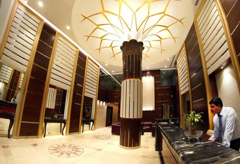 Отель Venkatesh International