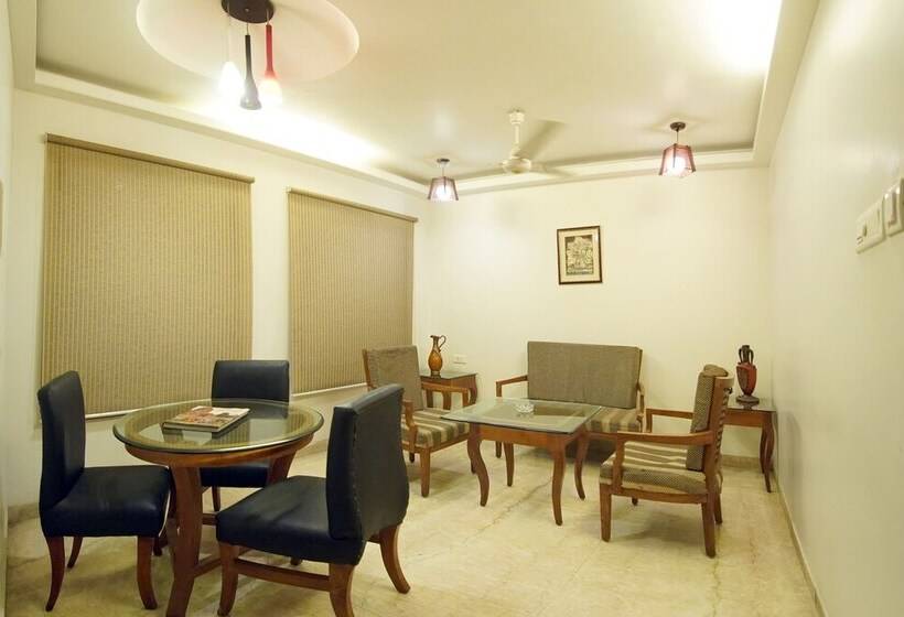 Отель Venkatesh International