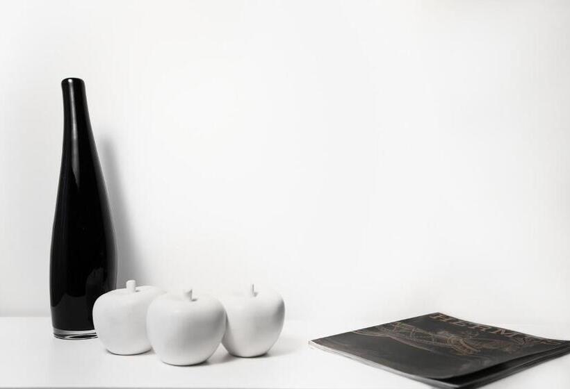 تختخواب و صبحانه Ferrari Suite