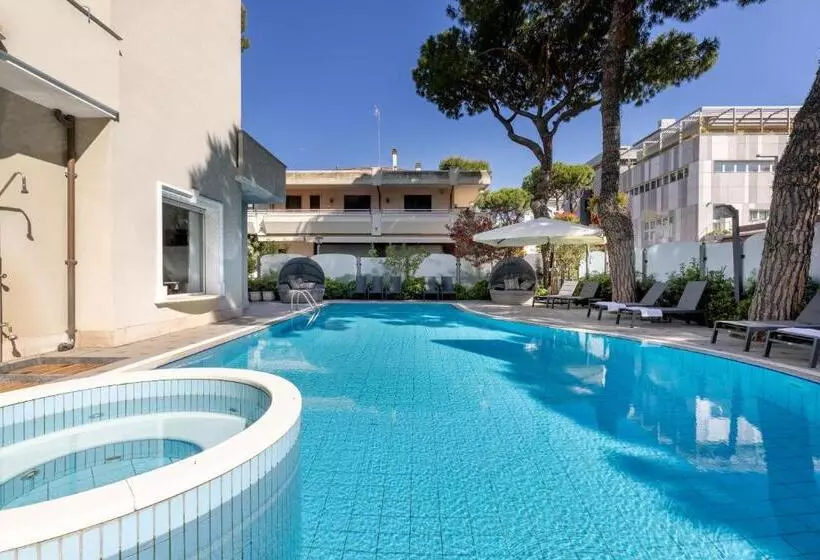 ホテル Adriatica Con Piscina