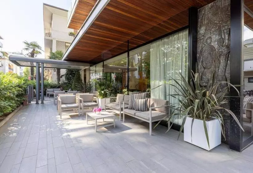 ホテル Adriatica Con Piscina