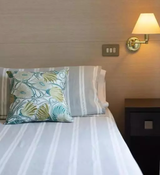 ホテル Adriatica Con Piscina