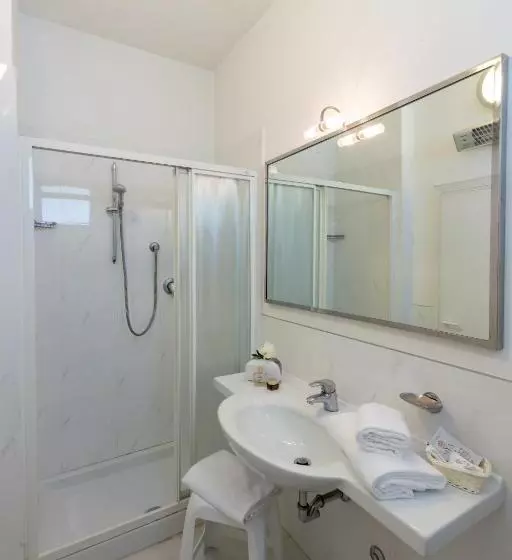 ホテル Adriatica Con Piscina