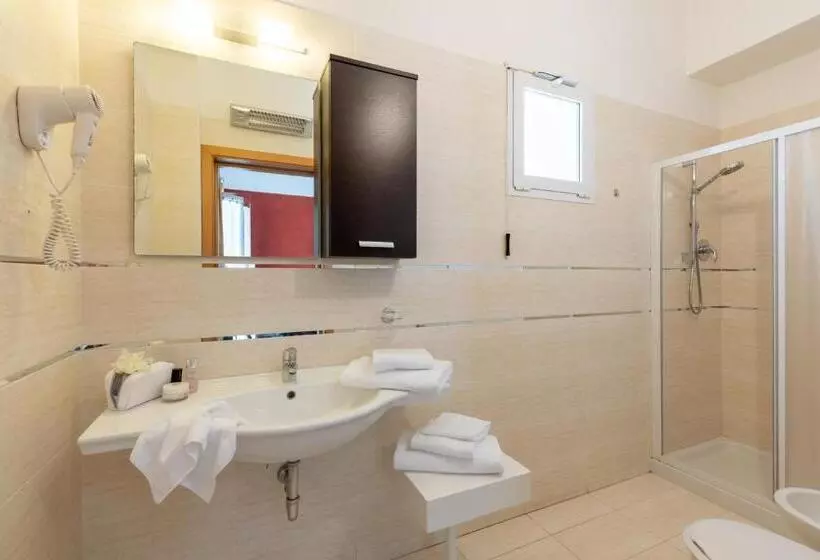 ホテル Adriatica Con Piscina