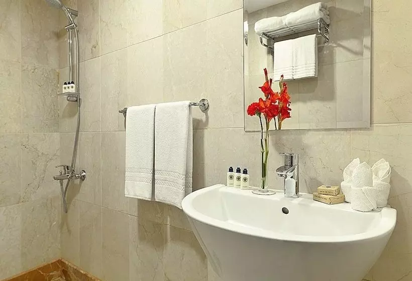 Hotelli Al Thuria Grand