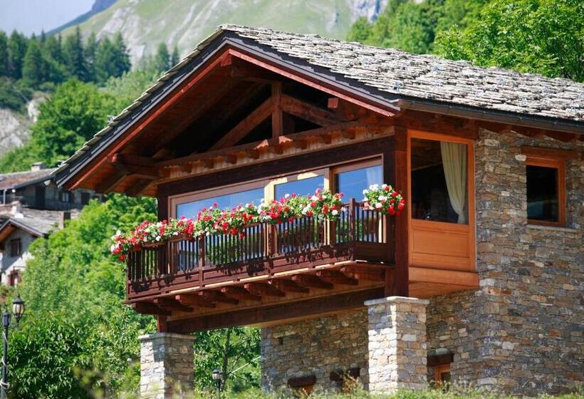 Отель Les Combes