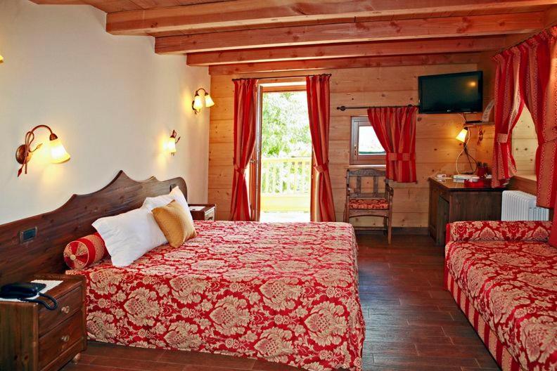 Отель Les Combes