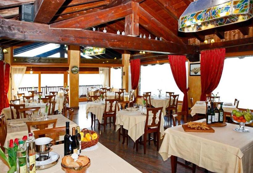 Отель Les Combes