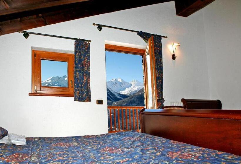 Отель Les Combes