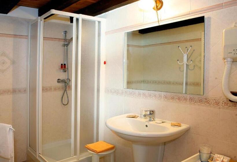 Отель Les Combes