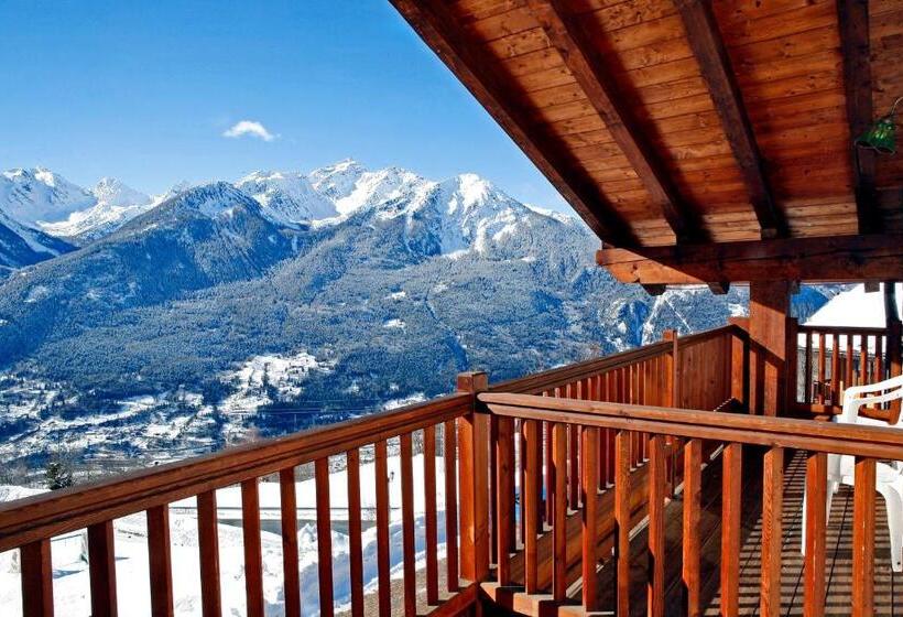 Отель Les Combes