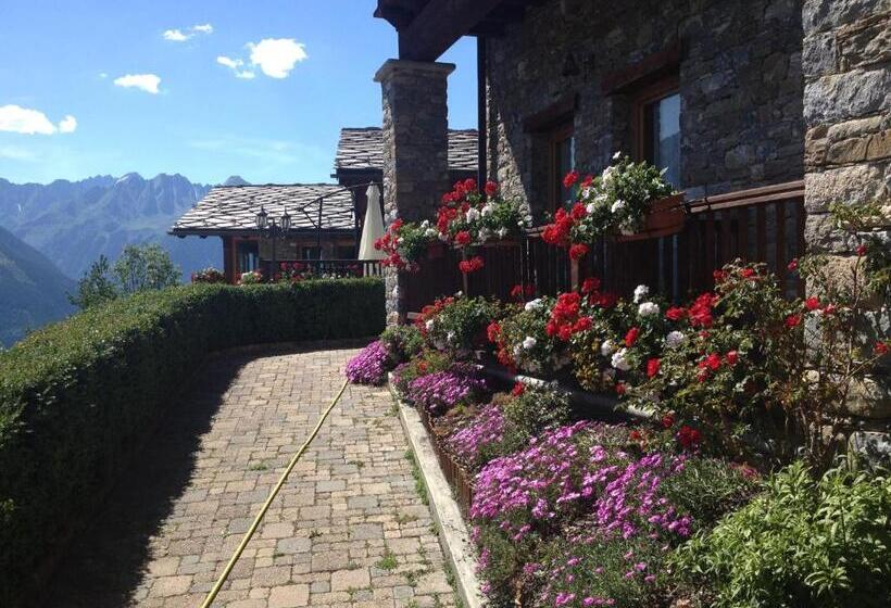 Отель Les Combes