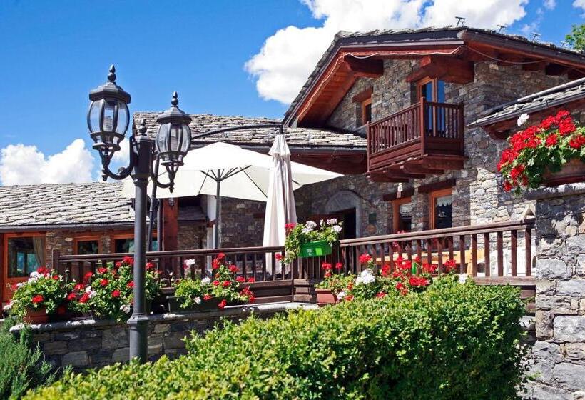 Отель Les Combes