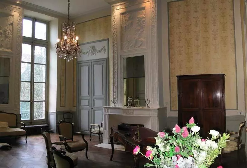 تختخواب و صبحانه Château De Clermontsavès