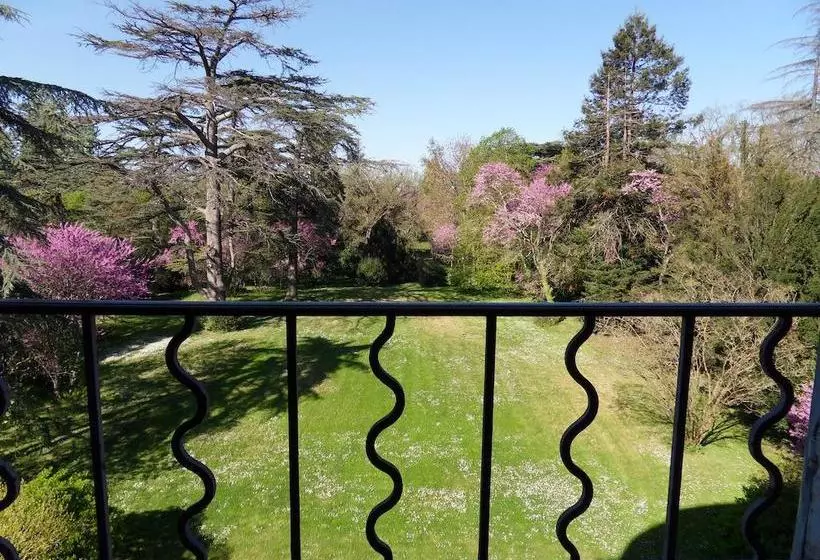 تختخواب و صبحانه Château De Clermontsavès