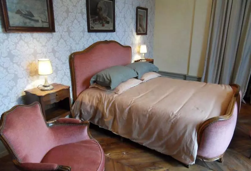 تختخواب و صبحانه Château De Clermontsavès