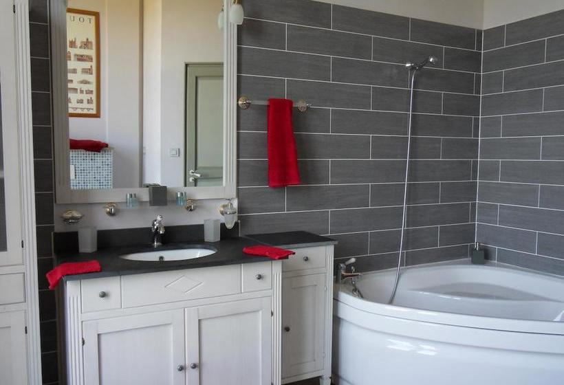 צימר Château De Clermontsavès