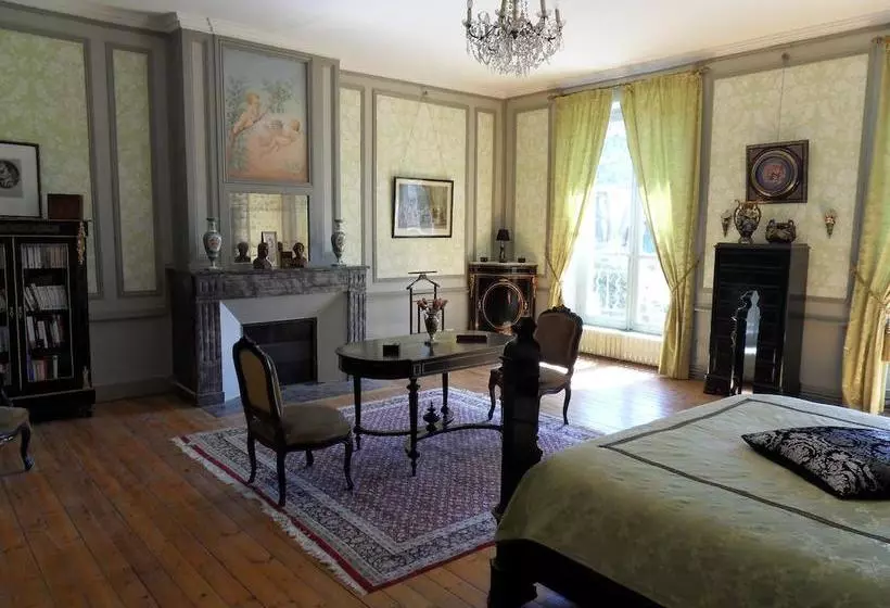 تختخواب و صبحانه Château De Clermontsavès
