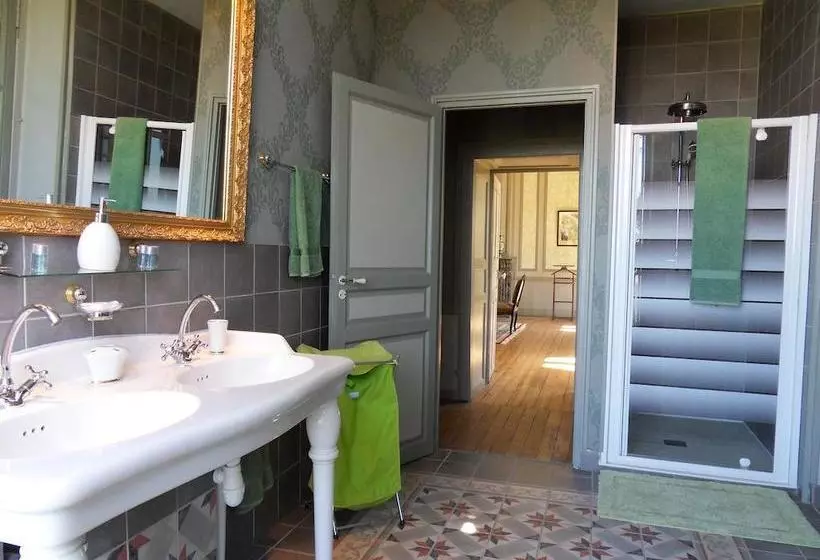 تختخواب و صبحانه Château De Clermontsavès