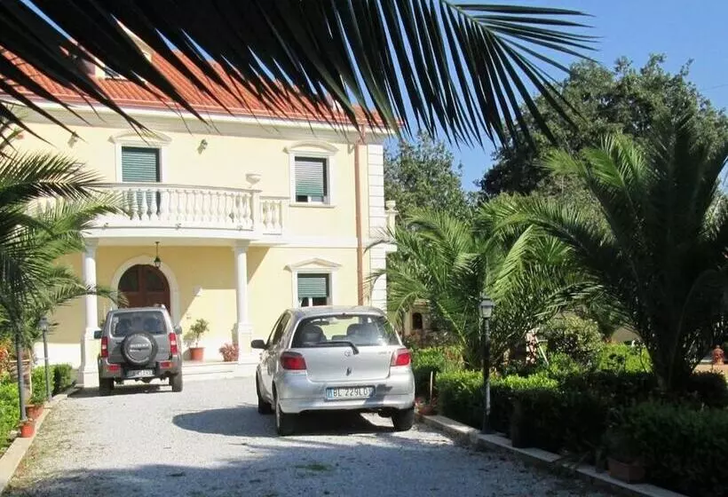 Aamiaismajoitus (B&B) Villa Elisa