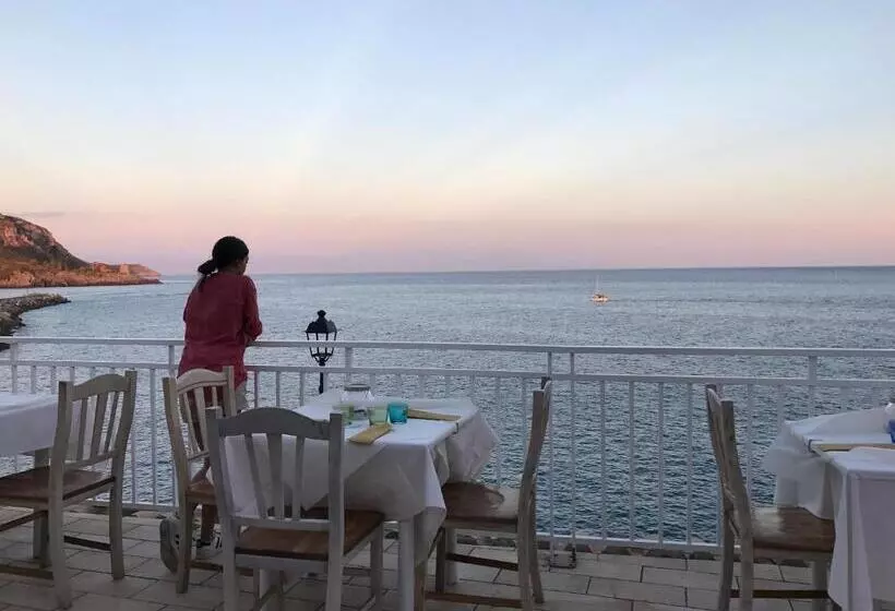 Hotelli Albergo Tirreno