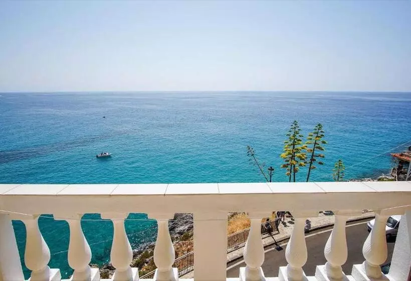 Hotelli Albergo Tirreno