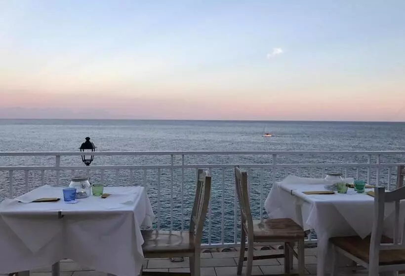 Hotelli Albergo Tirreno