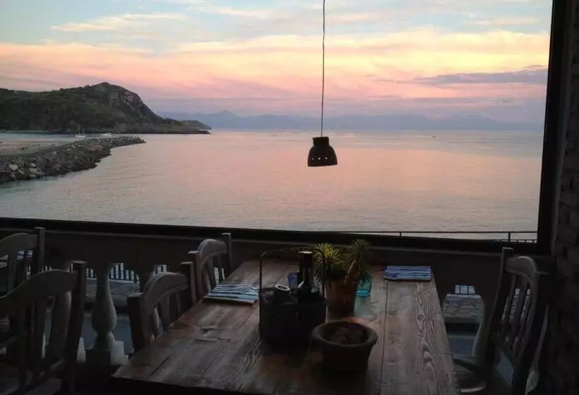 Hotelli Albergo Tirreno