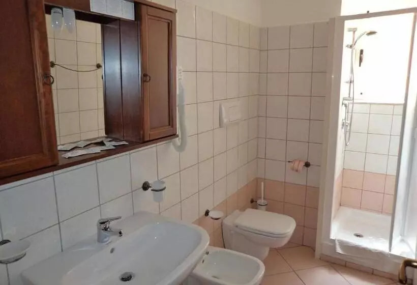 Hotelli Albergo Tirreno