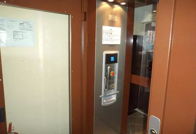 Hotelli Albergo Tirreno