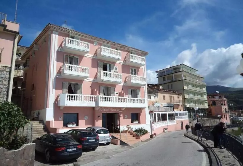 Hotelli Albergo Tirreno