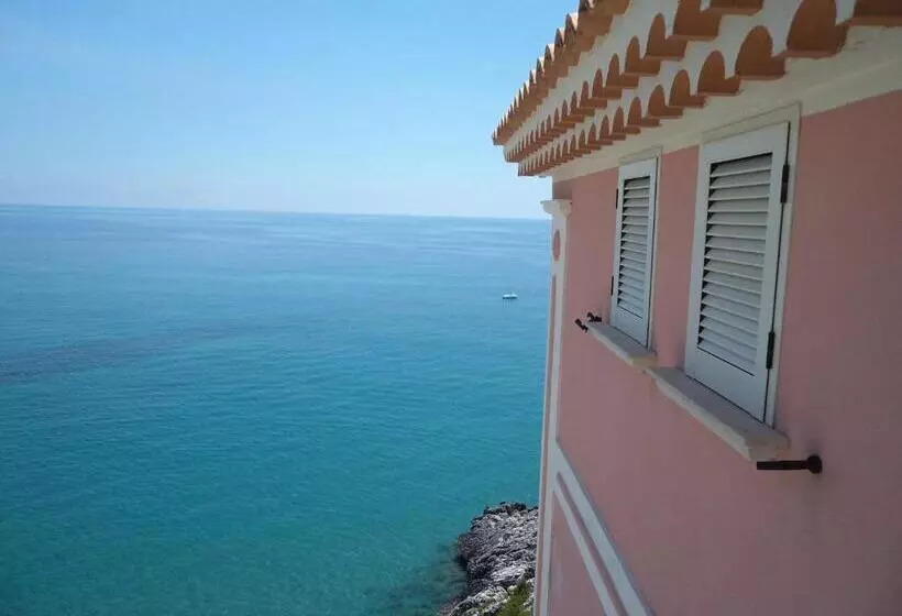 Hotelli Albergo Tirreno