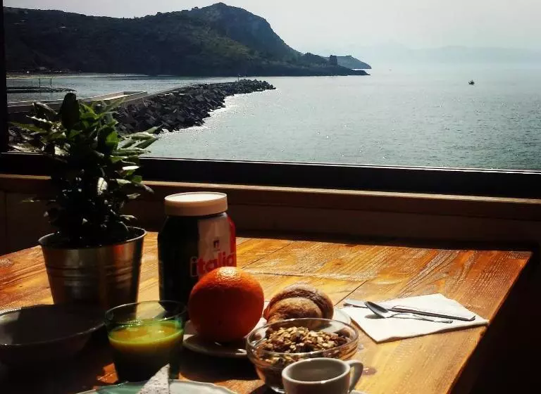 Hotelli Albergo Tirreno